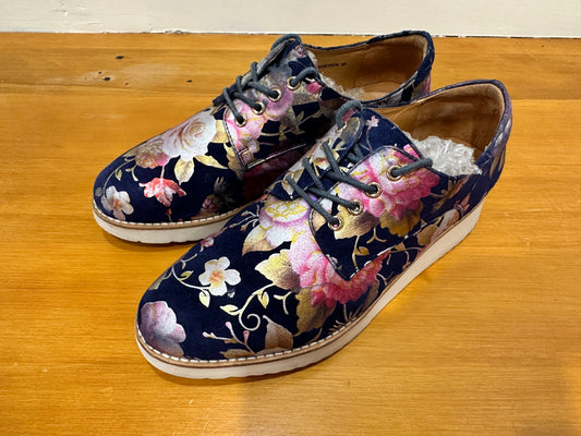 Gelato Shoes - Size EU 38 - Navy w Flower Pattern