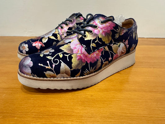 Gelato Shoes - Size EU 38 - Navy w Flower Pattern