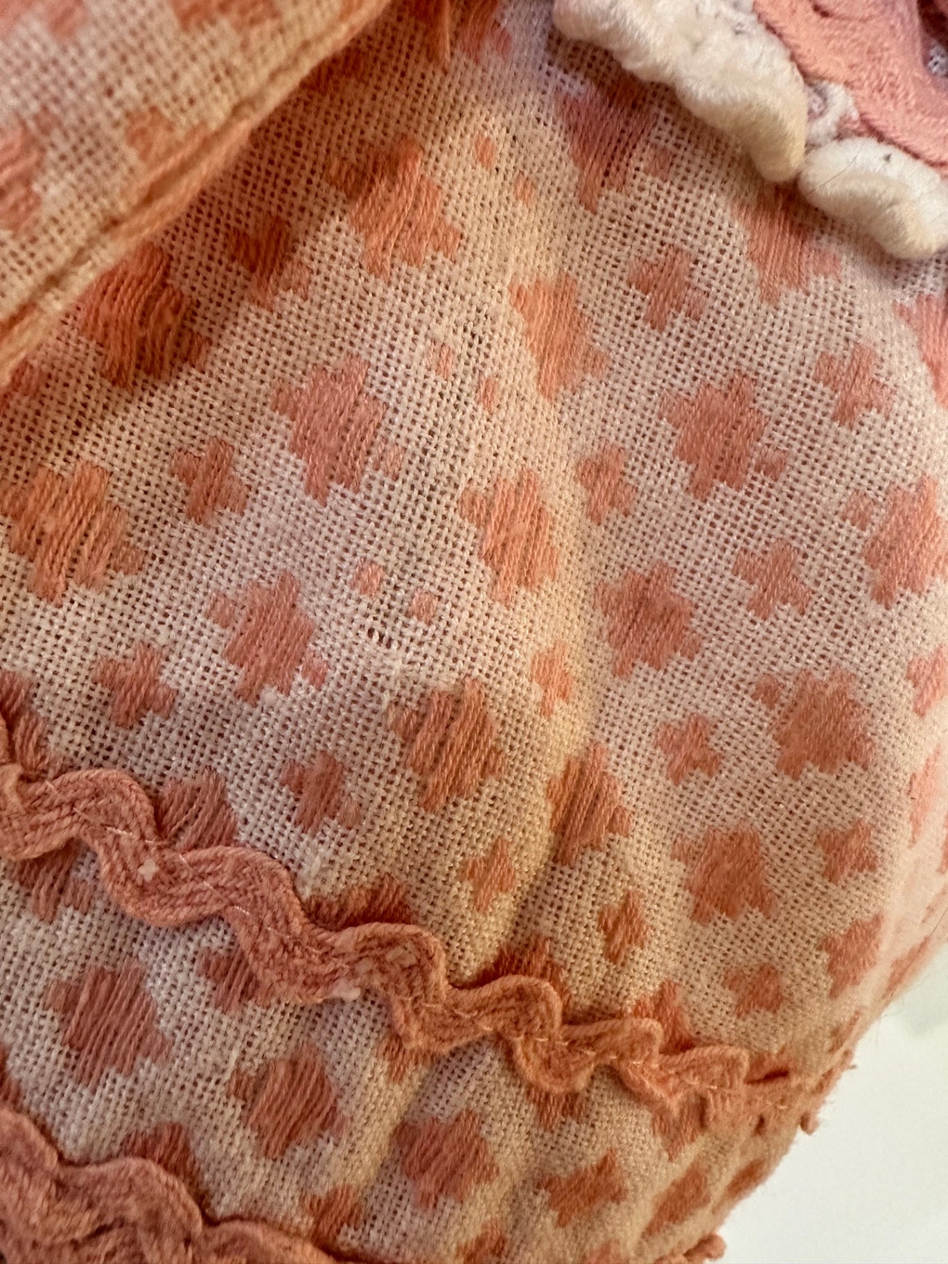 Seed - Mini Skirt - Size 6 Pink [Note some pulls evident]