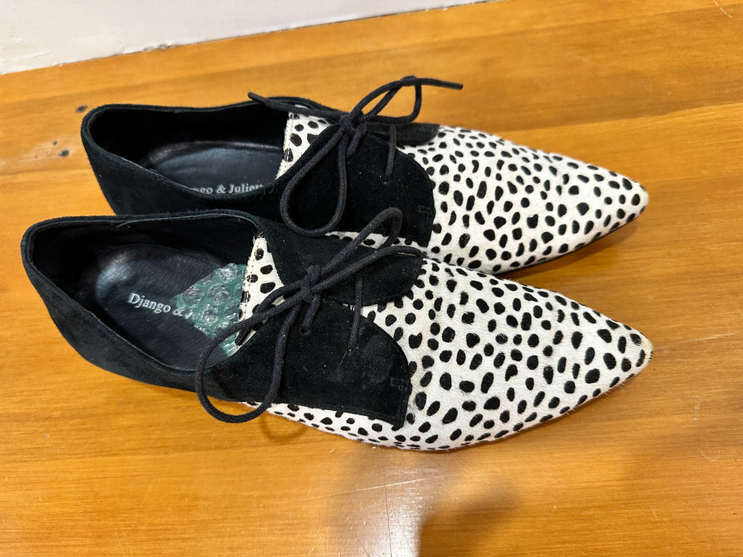 Django & Juliet - Pointed-Toe Shoes - Size EU 40 - Black and white w Horse Hair