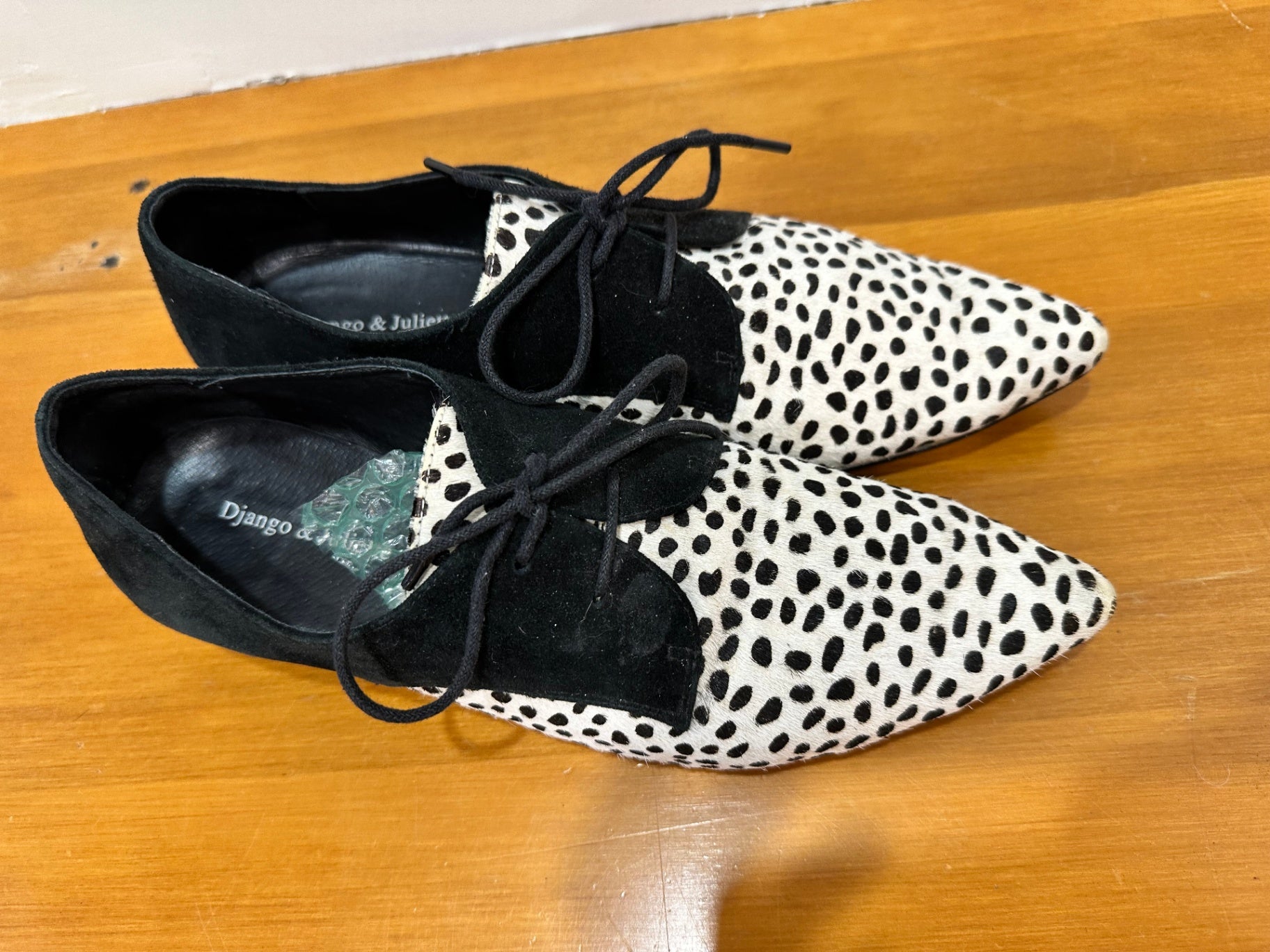 Django & Juliet - Pointed-Toe Shoes - Size EU 40 - Black and white w Horse Hair