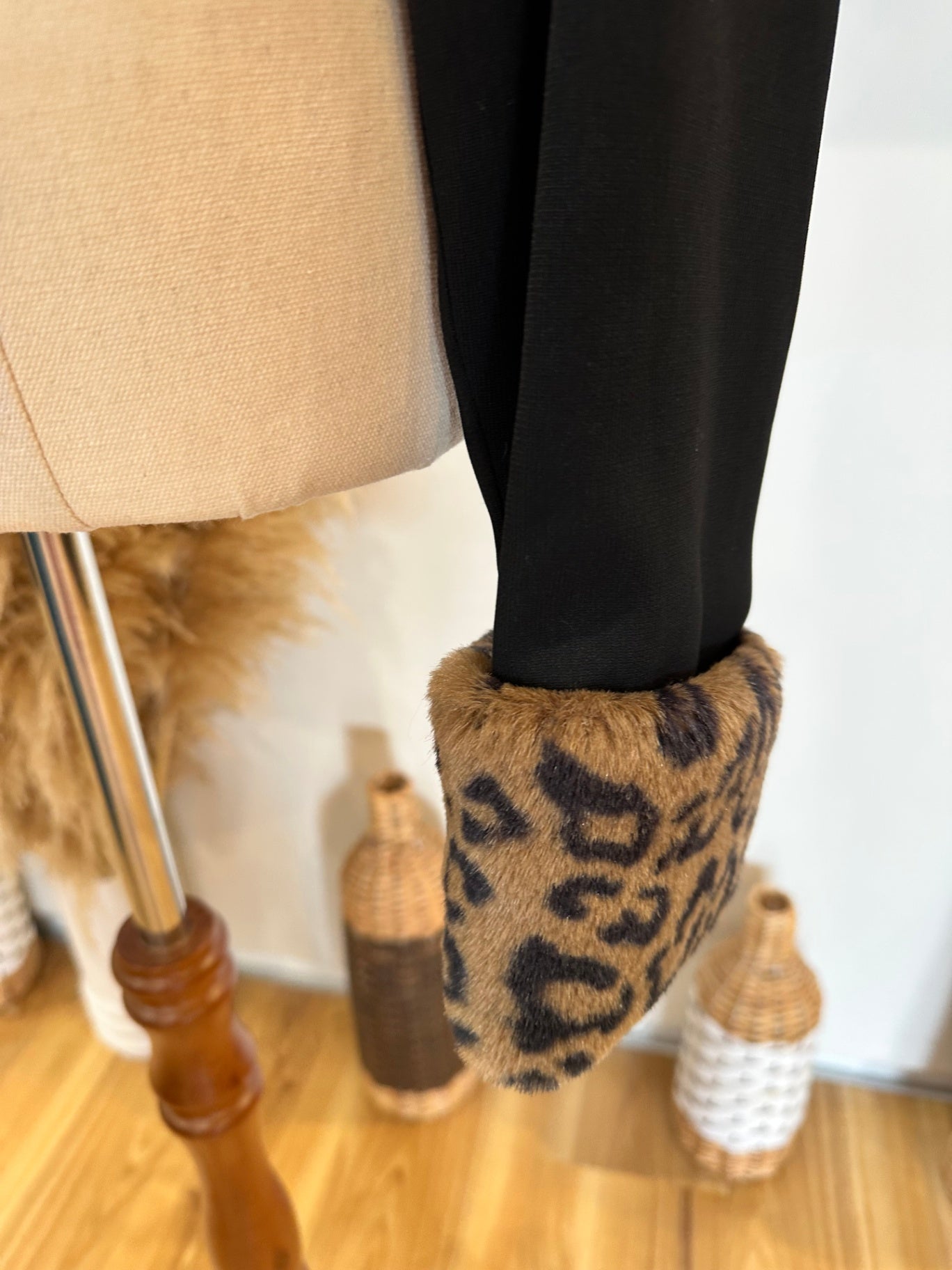 Intangible - Vintage 90's - Cropped Jacket - Medium - Black w Faux Fur Collar