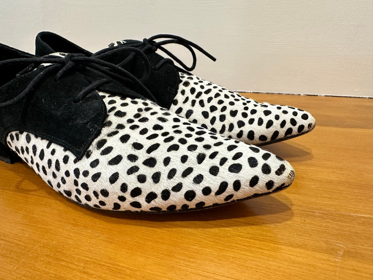 Django & Juliet - Pointed-Toe Shoes - Size EU 40 - Black and white w Horse Hair