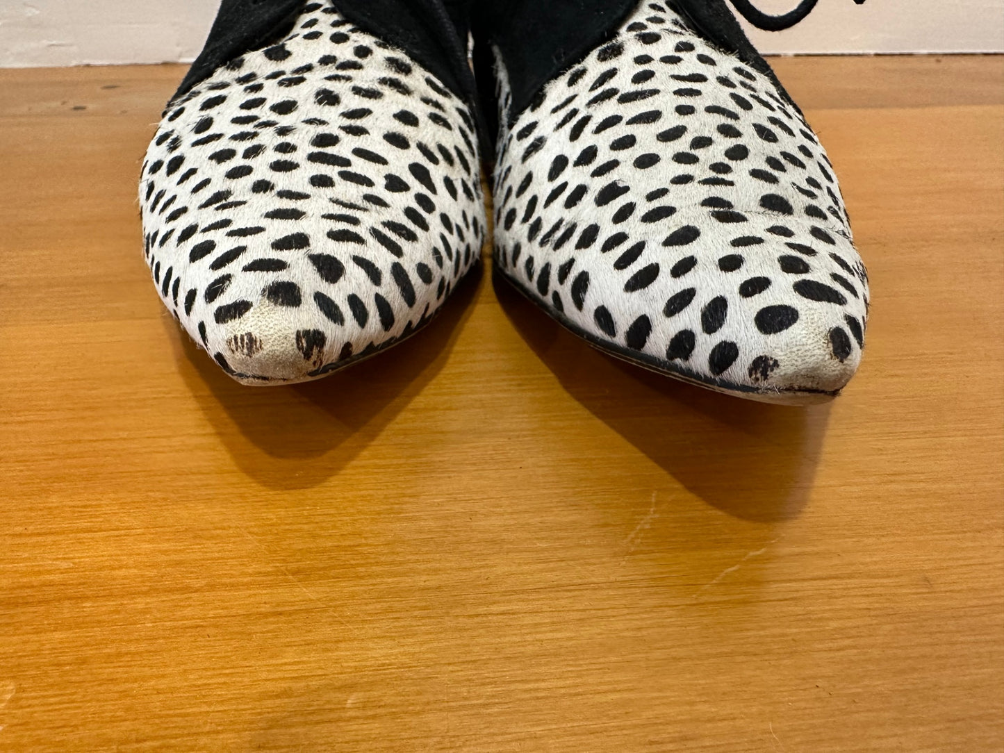 Django & Juliet - Pointed-Toe Shoes - Size EU 40 - Black and white w Horse Hair