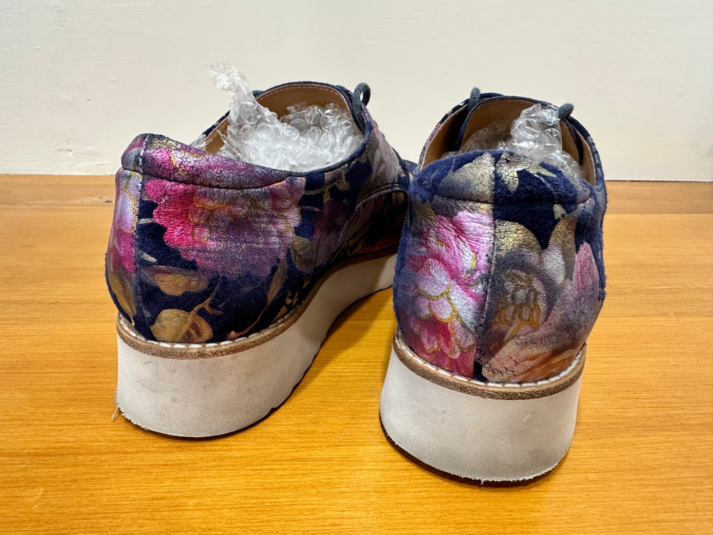 Gelato Shoes - Size EU 38 - Navy w Flower Pattern