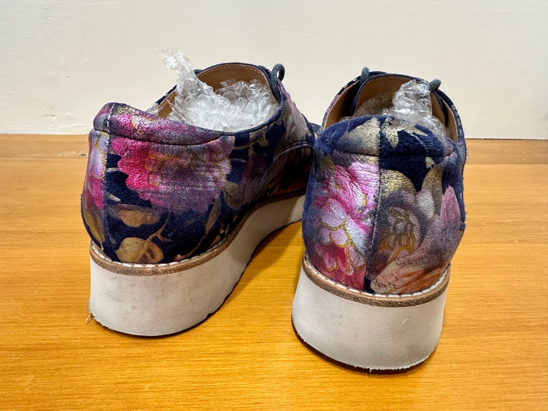 Gelato Shoes - Size EU 38 - Navy w Flower Pattern