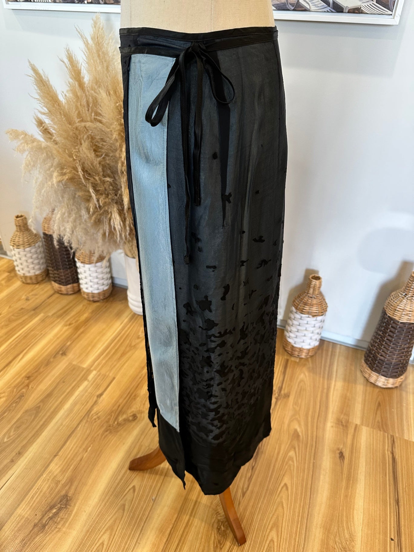 Cue - Y2k Wrap Skirt - Silk Blend - Size 12 - Blue and Black