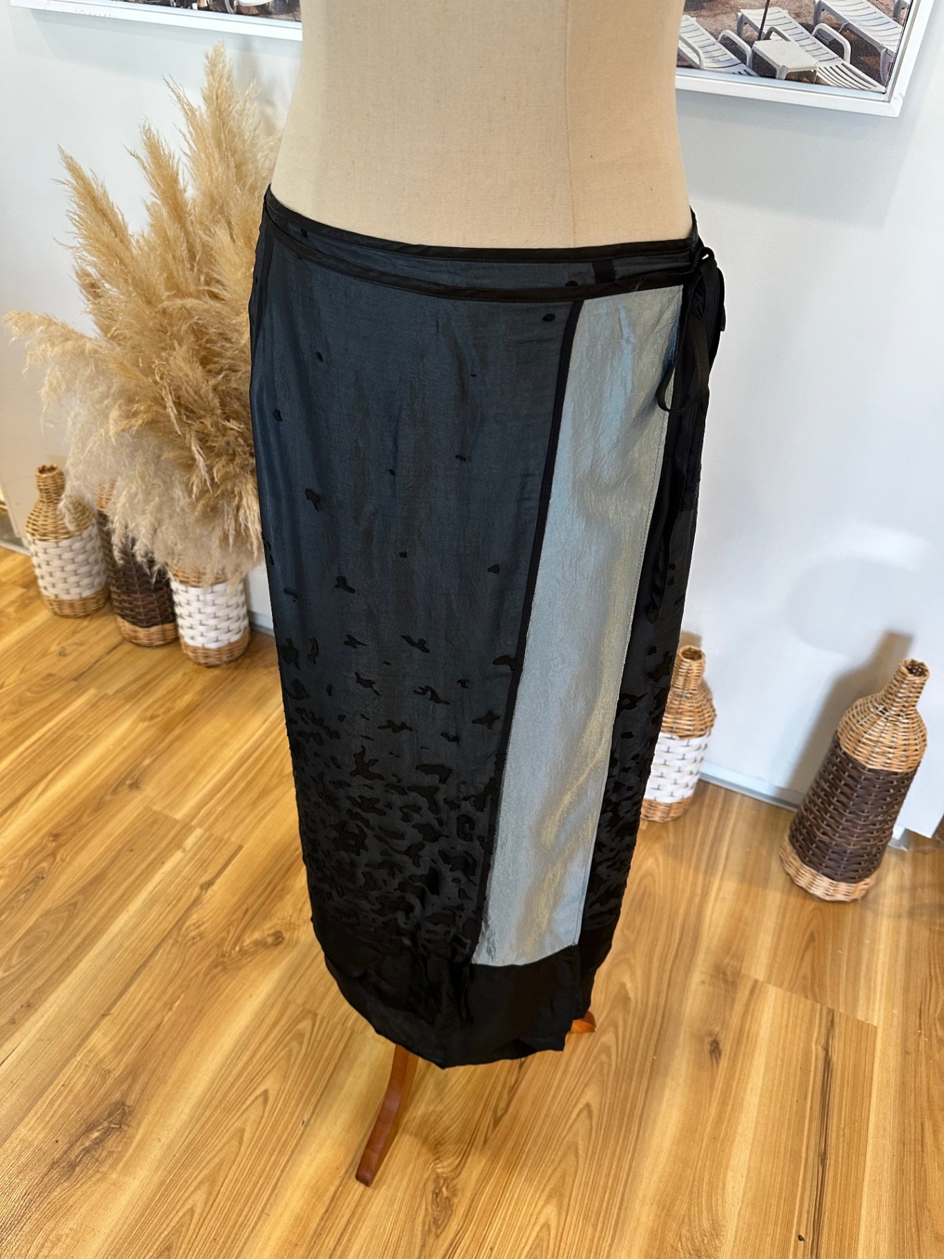 Cue - Y2k Wrap Skirt - Silk Blend - Size 12 - Blue and Black