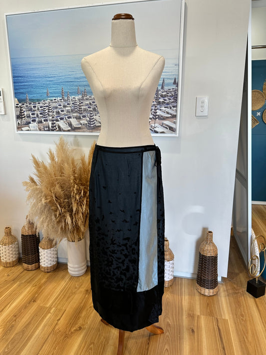 Cue - Y2k Wrap Skirt - Silk Blend - Size 12 - Blue and Black