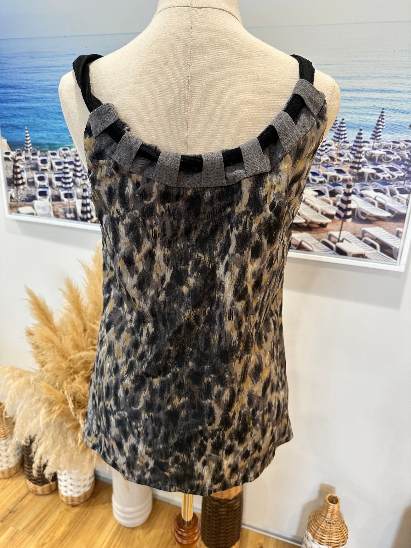 Ricochet - Made in New Zealand Top - Size 8 - Leopard print 