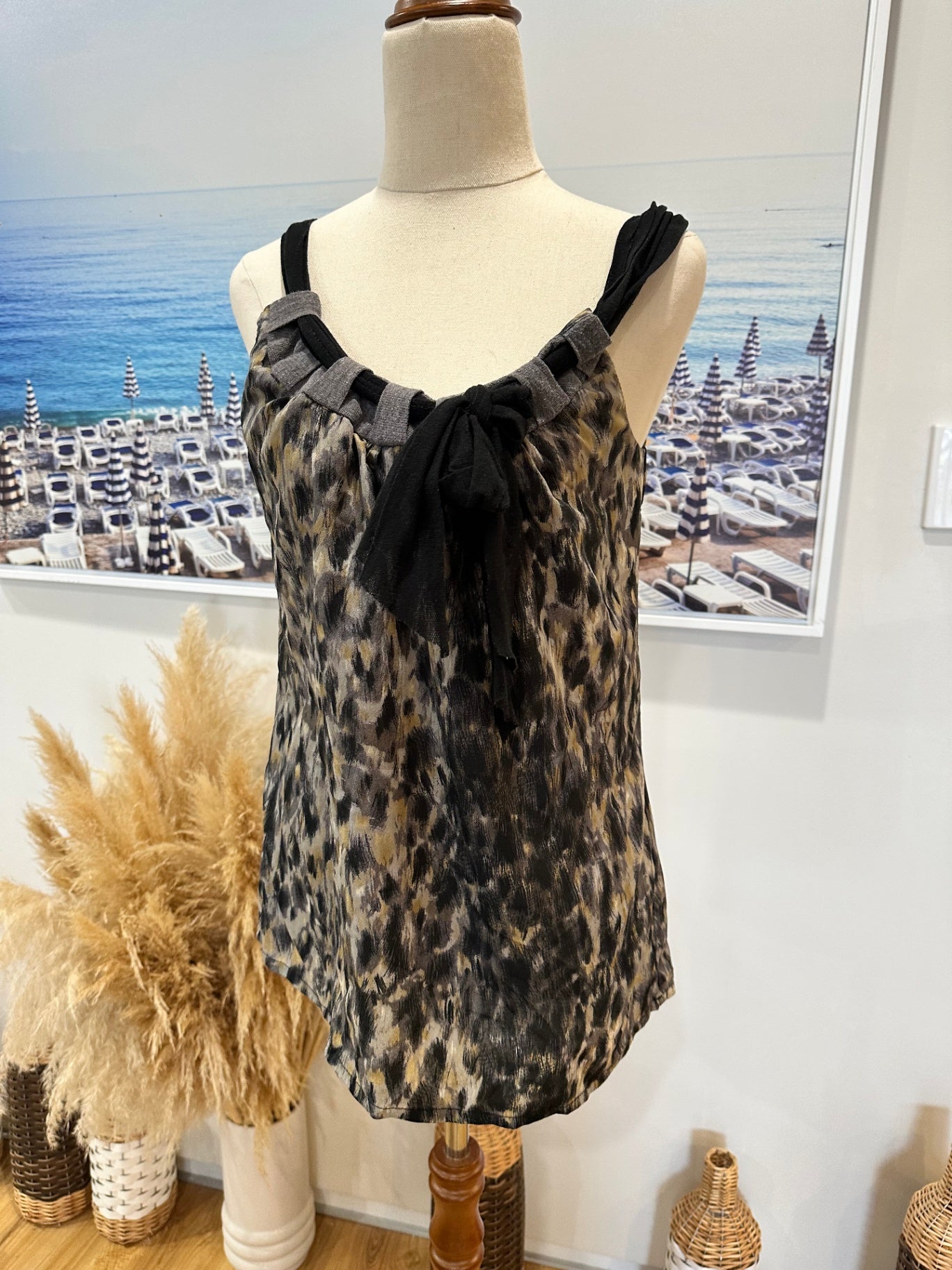 Ricochet - Made in New Zealand Top - Size 8 - Leopard print 