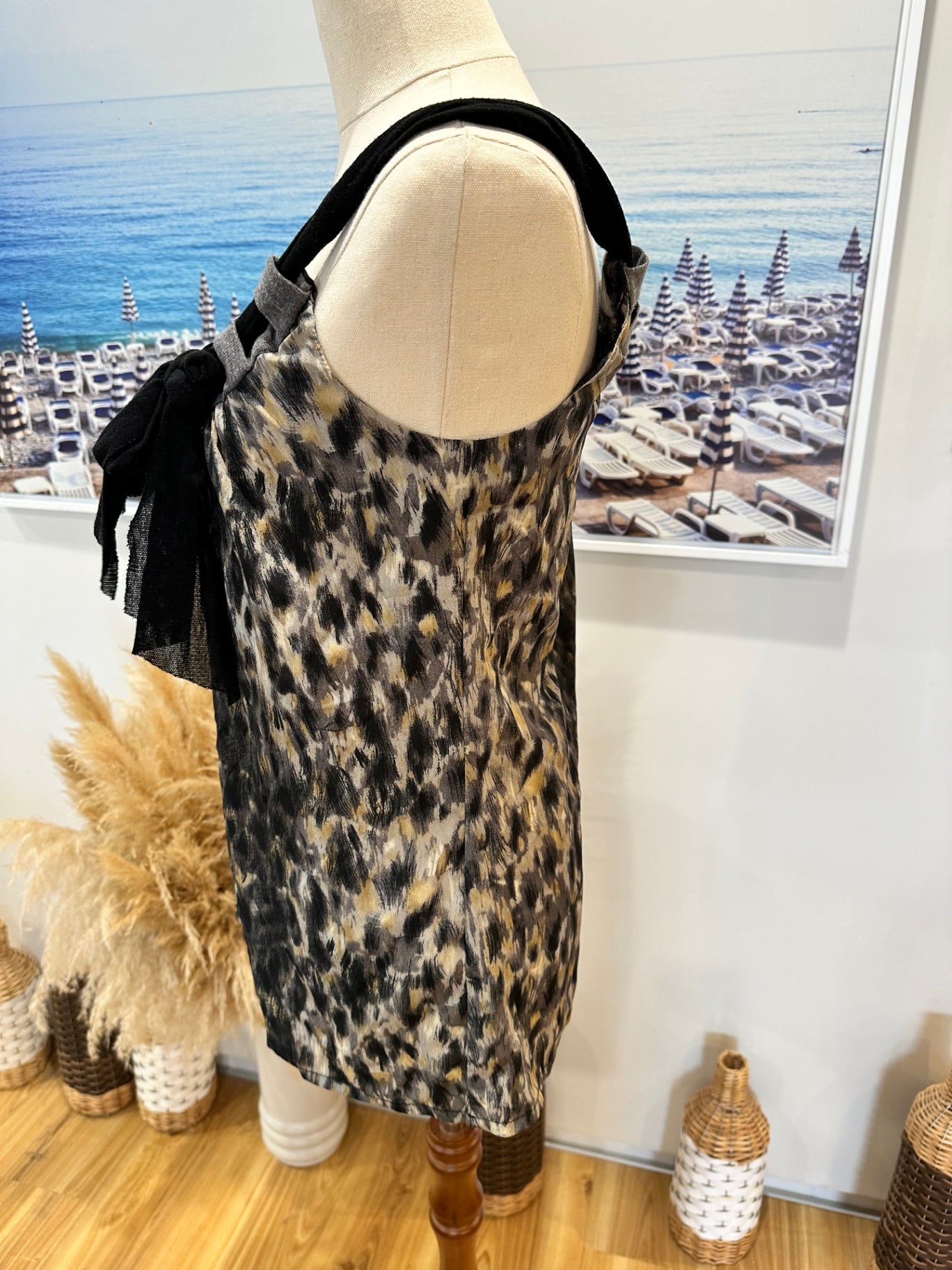 Ricochet - Made in New Zealand Top - Size 8 - Leopard print 