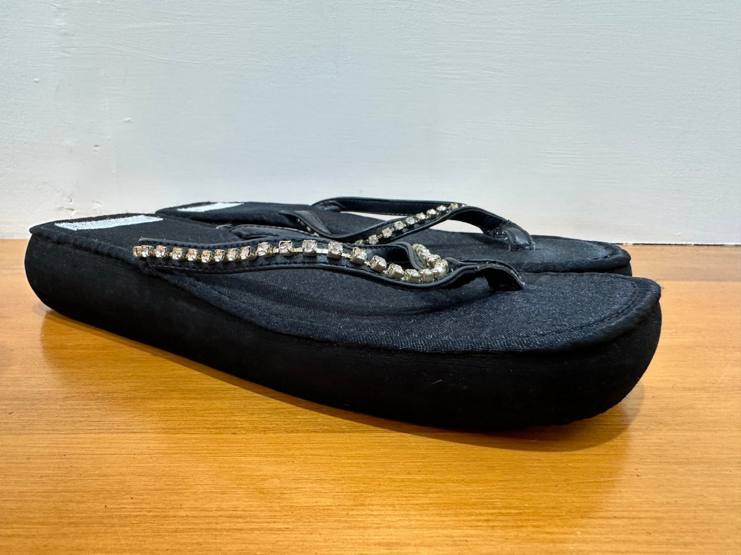 [NEW] Vintage Y2K Moontide Sandals - Size 8 - Black