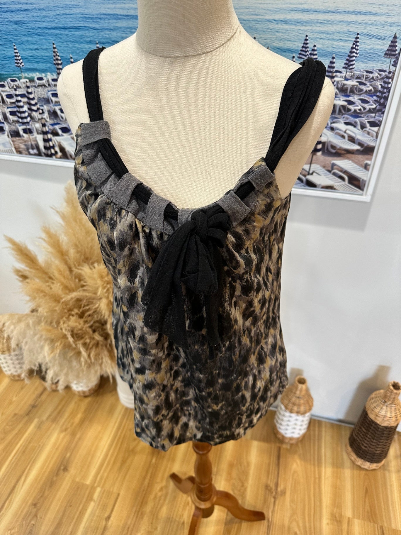 Ricochet - Made in New Zealand Top - Size 8 - Leopard print 