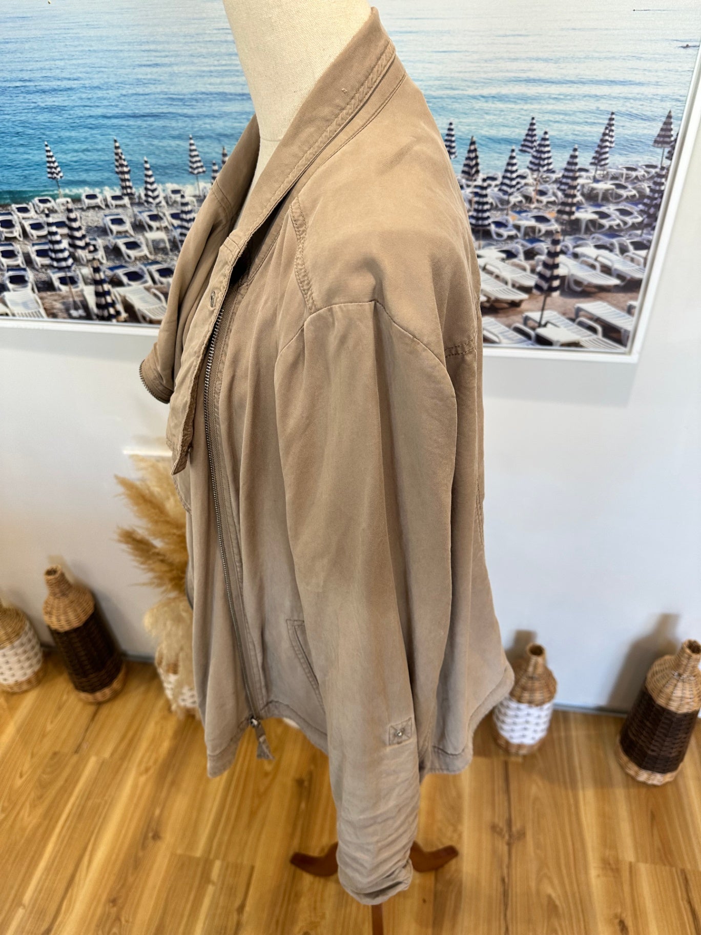 Max - Lightweight Jacket - Size 18 - Beige