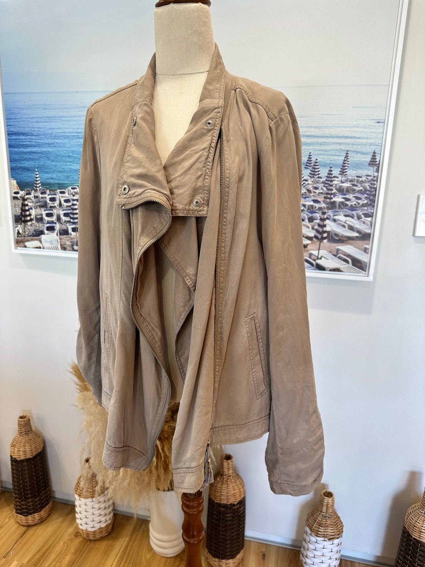 Max - Lightweight Jacket - Size 18 - Beige