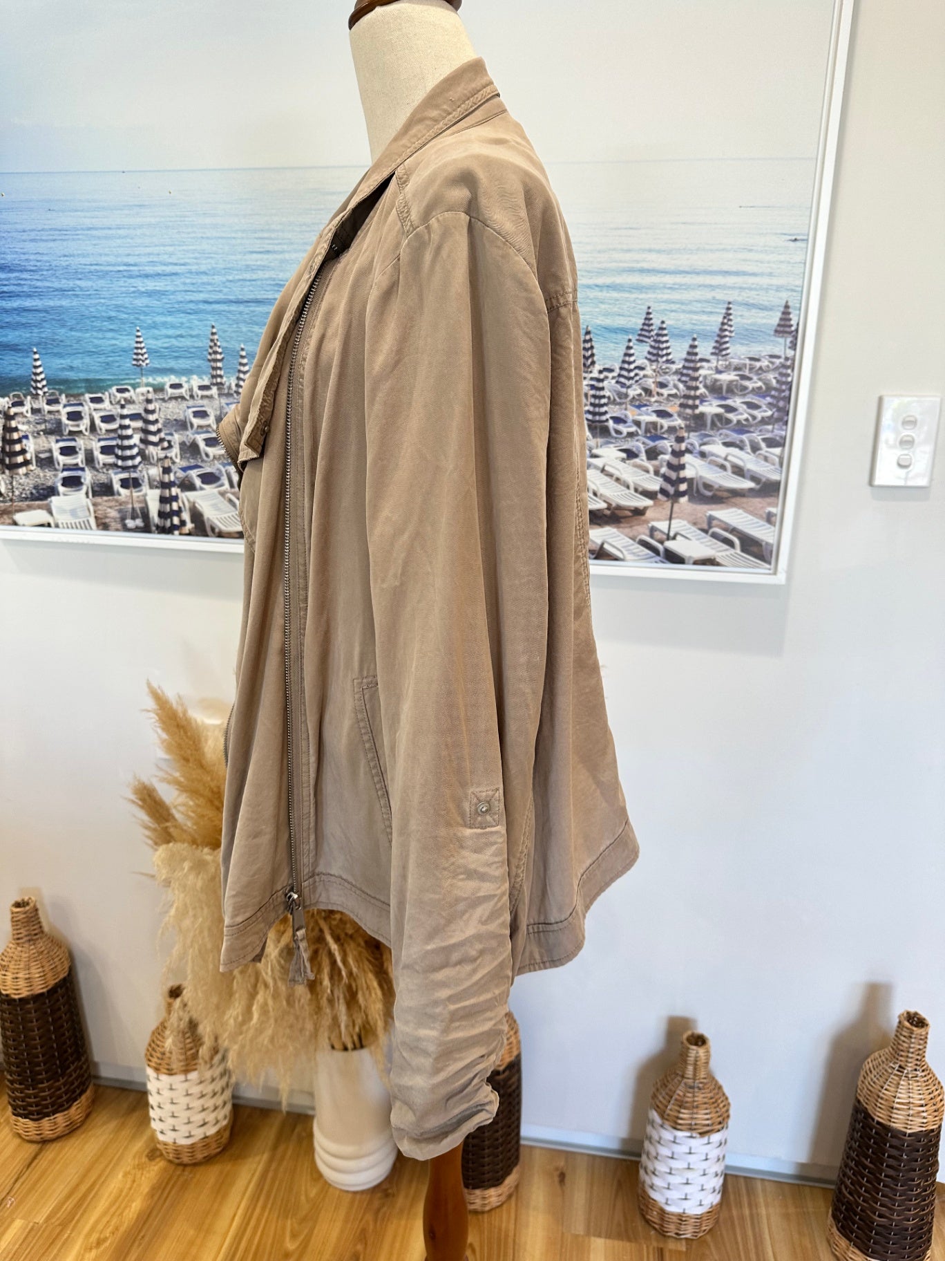 Max - Lightweight Jacket - Size 18 - Beige