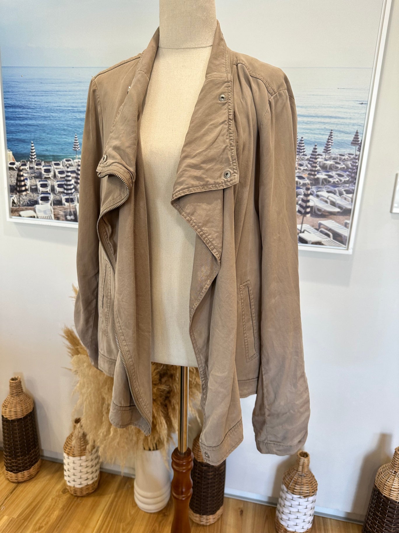 Max - Lightweight Jacket - Size 18 - Beige