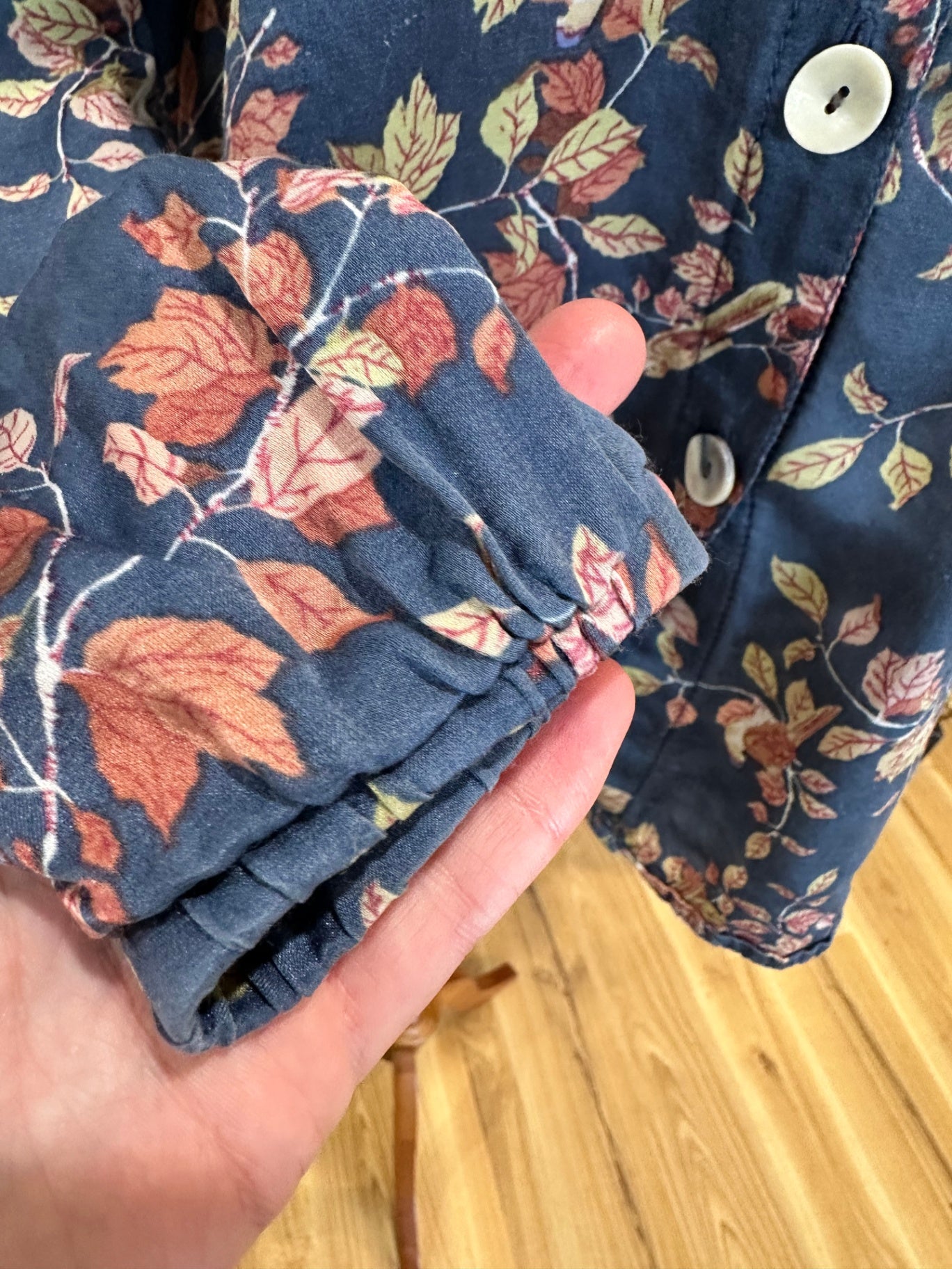 Art Style by Rebecca Herring Silk blend Top - Size 8 - Navy Blue w Floral