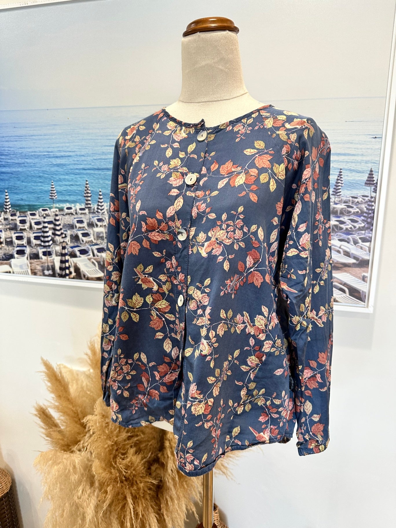 Art Style by Rebecca Herring Silk blend Top - Size 8 - Navy Blue w Floral