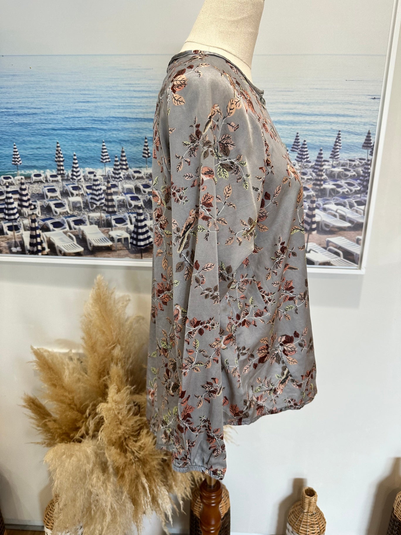 Art Style by Rebecca Herring Blouse - Size 8 - Silk blend - Grey with floral pattern