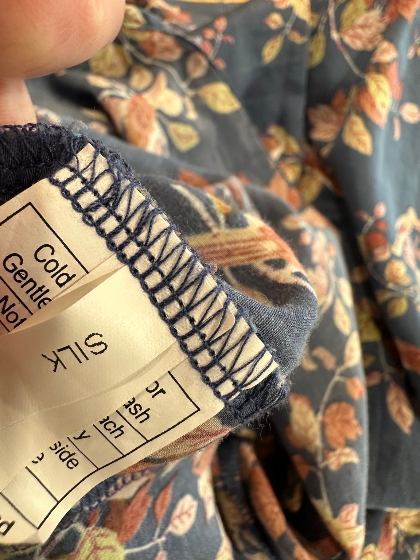 Art Style by Rebecca Herring Silk blend Top - Size 8 - Navy Blue w Floral