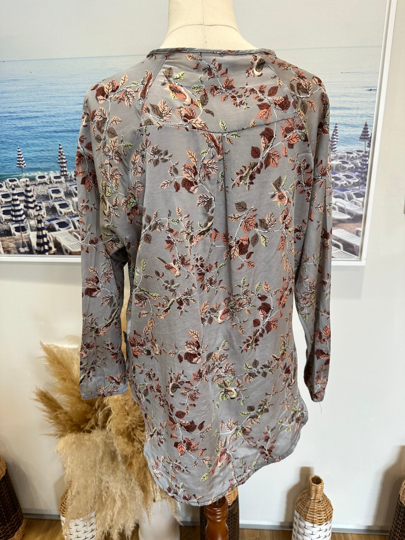 Art Style by Rebecca Herring Blouse - Size 8 - Silk blend - Grey with floral pattern