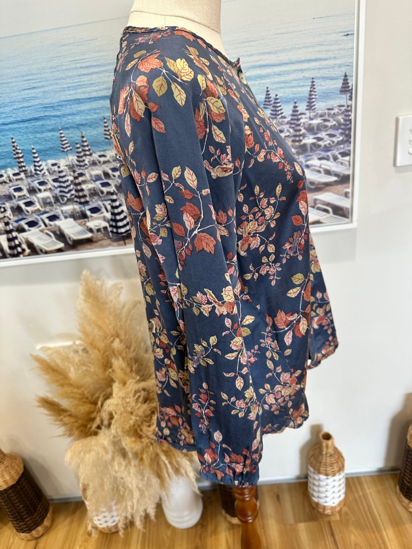 Art Style by Rebecca Herring Silk blend Top - Size 8 - Navy Blue w Floral