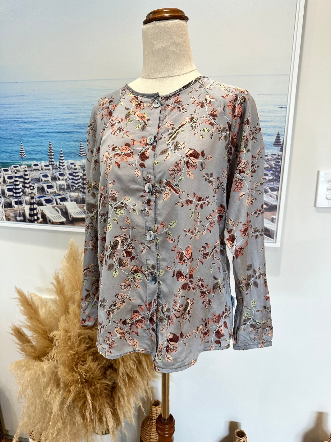 Art Style by Rebecca Herring Blouse - Size 8 - Silk blend - Grey with floral pattern