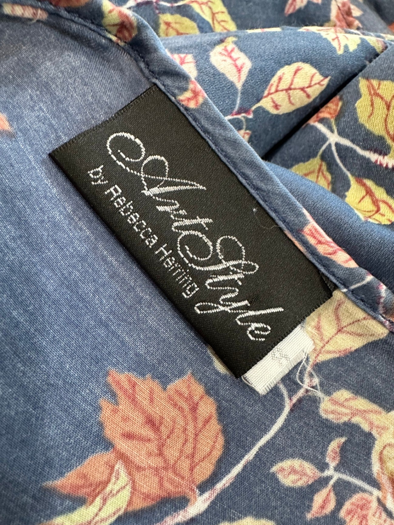 Art Style by Rebecca Herring Silk blend Top - Size 8 - Navy Blue w Floral