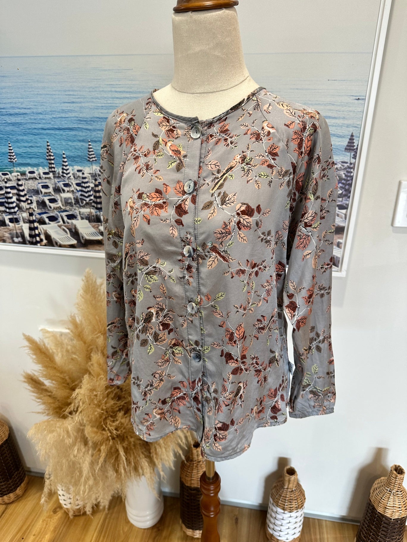 Art Style by Rebecca Herring Blouse - Size 8 - Silk blend - Grey with floral pattern