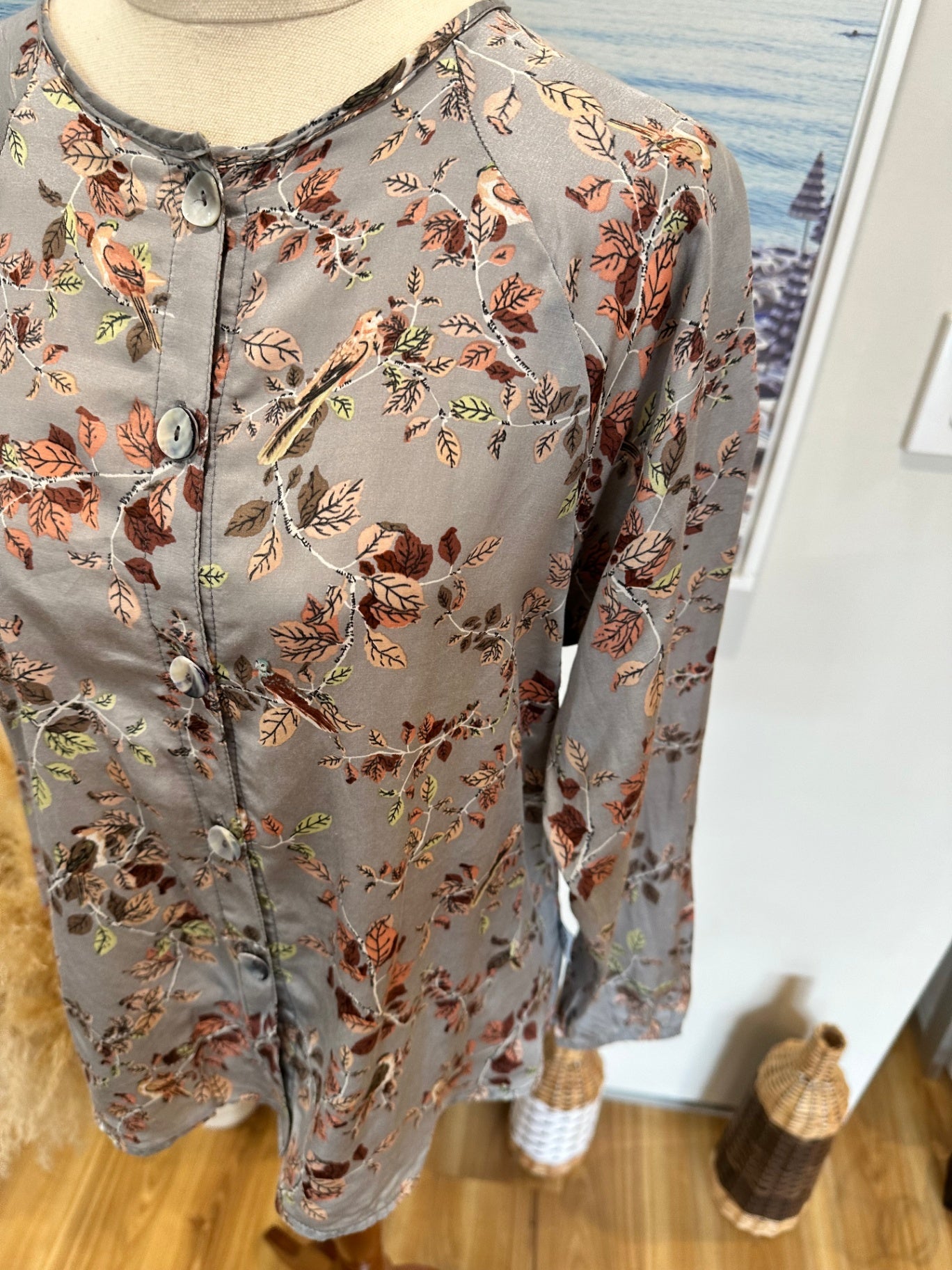 Art Style by Rebecca Herring Blouse - Size 8 - Silk blend - Grey with floral pattern