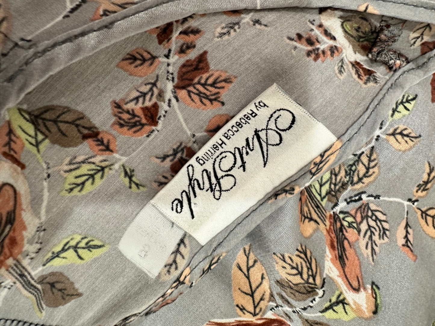 Art Style by Rebecca Herring Blouse - Size 8 - Silk blend - Grey with floral pattern