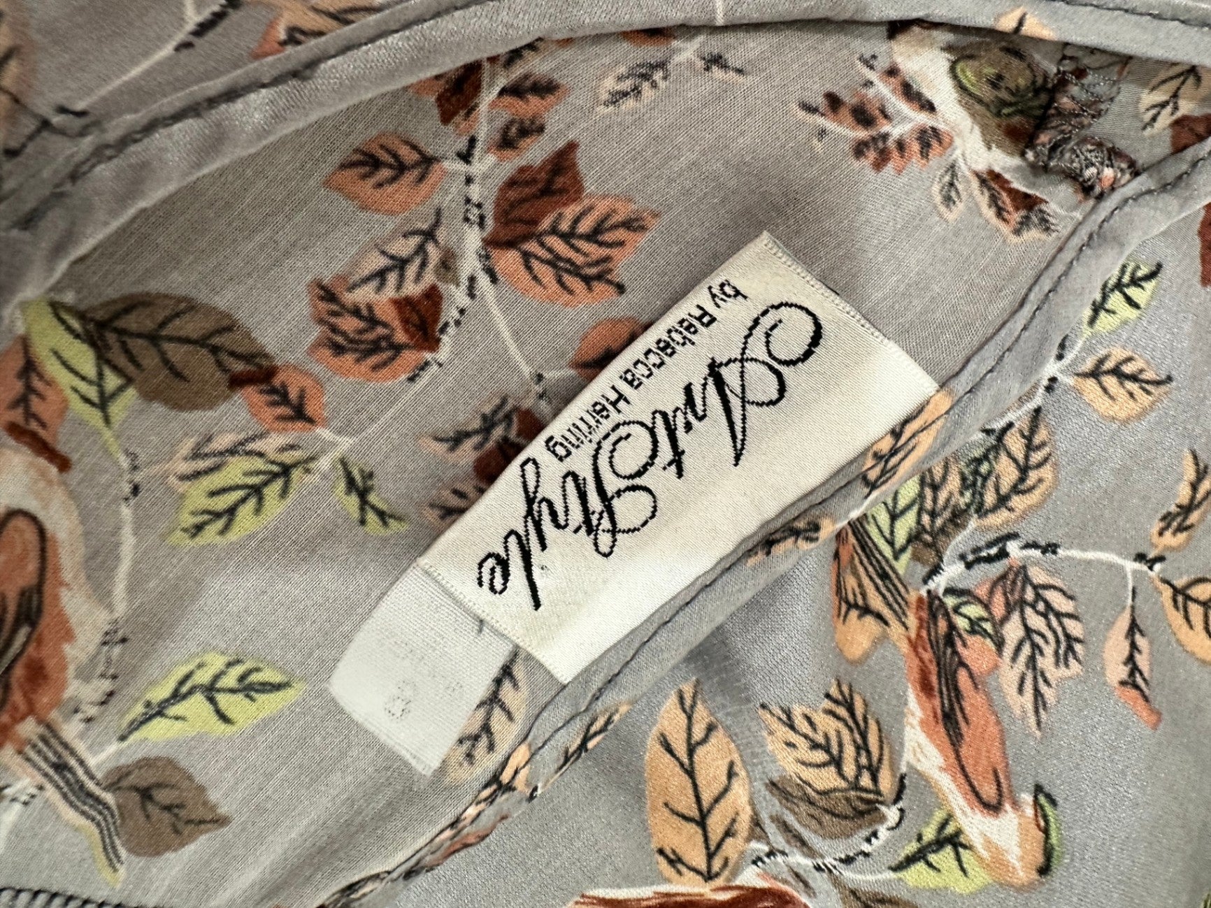 Art Style by Rebecca Herring Blouse - Size 8 - Silk blend - Grey with floral pattern