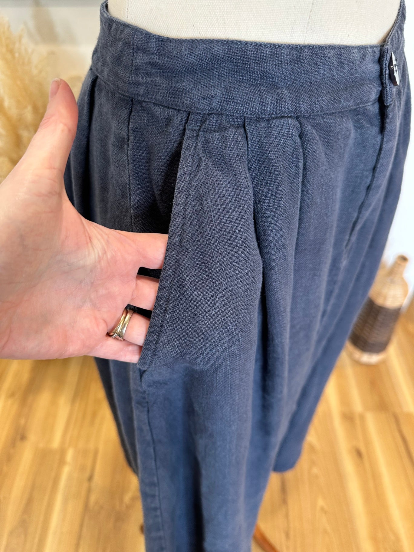 Gorman - 100% Linen Skirt - Size 8 - Dark Blue