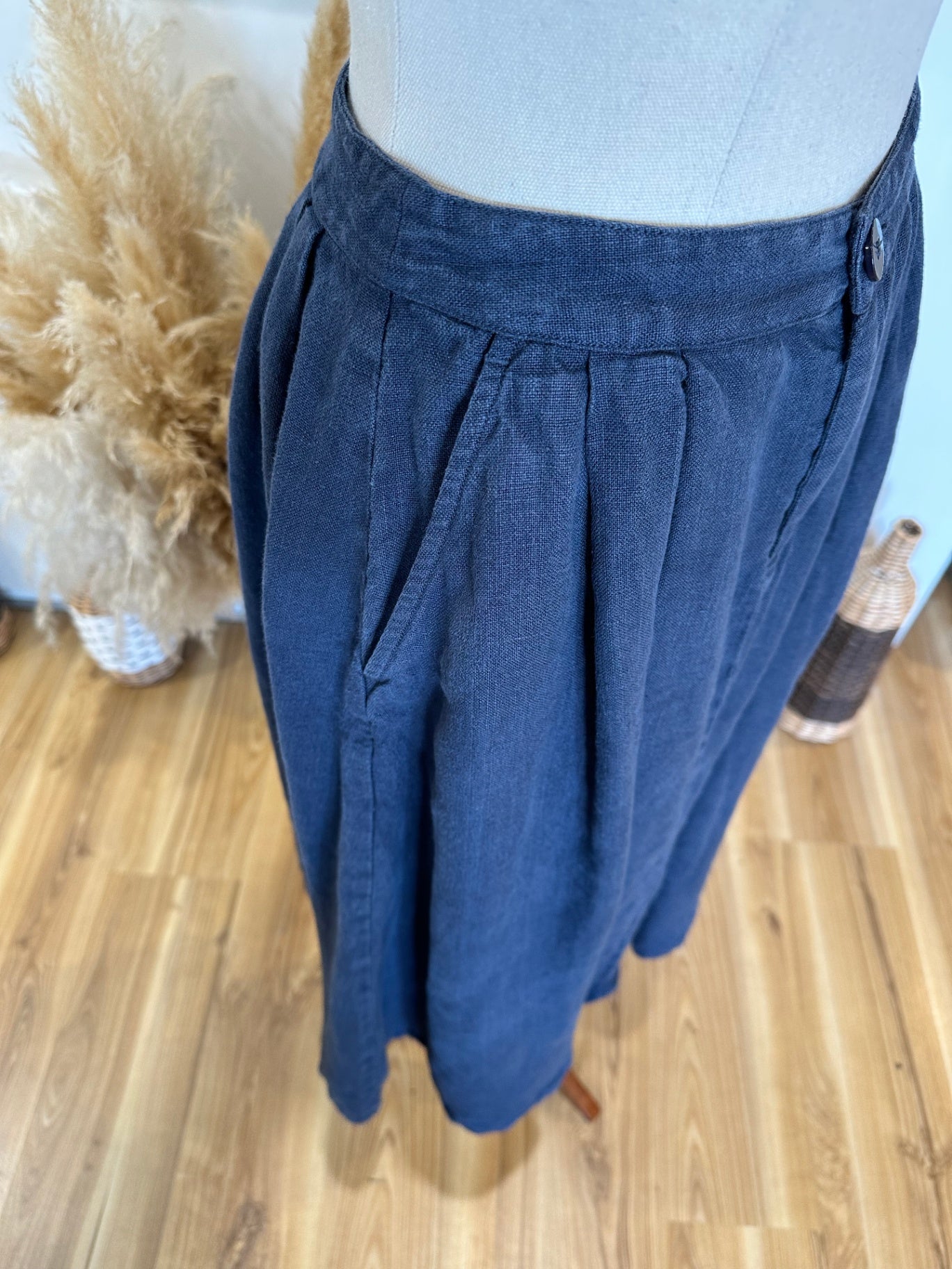 Gorman - 100% Linen Skirt - Size 8 - Dark Blue