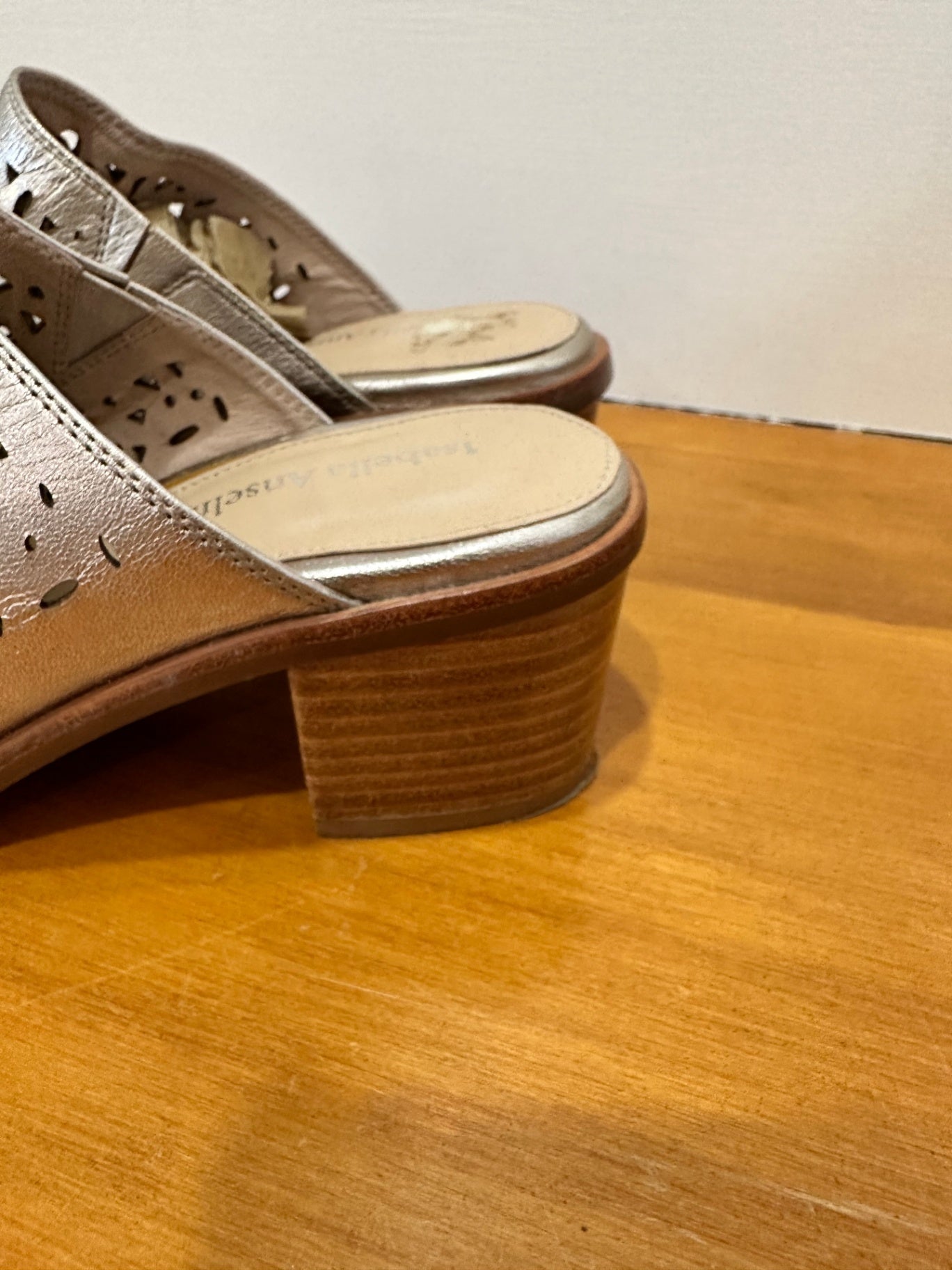 Isabella Anselmi Slides - Size EU 39 - Gold