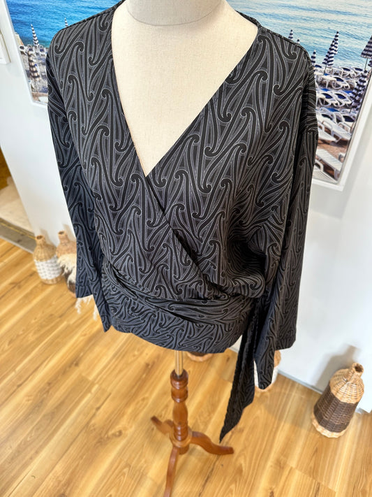 Noku - Wraparound Blouse - 2XL - Black and Grey