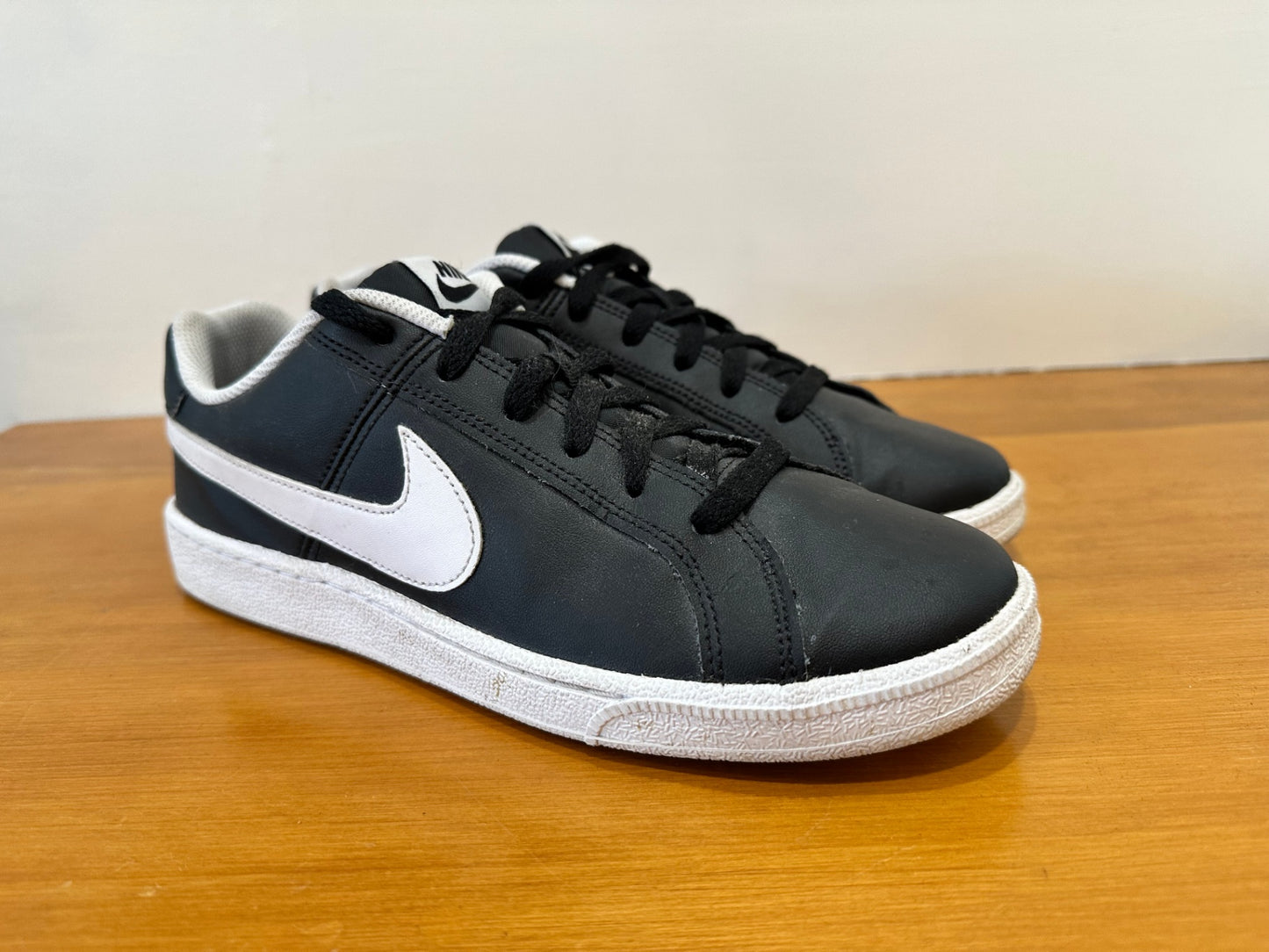 Nike - Court Royale Sneakers - Size EU 41 - Black and white