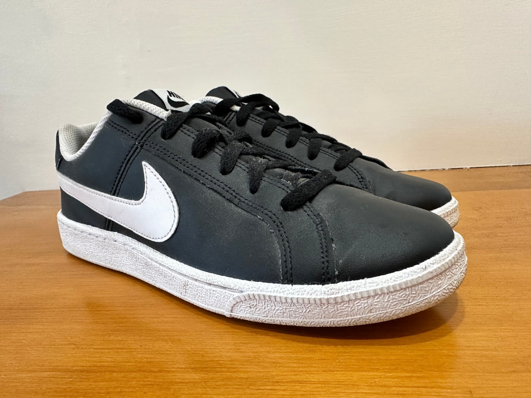 Nike - Court Royale Sneakers - Size EU 41 - Black and white