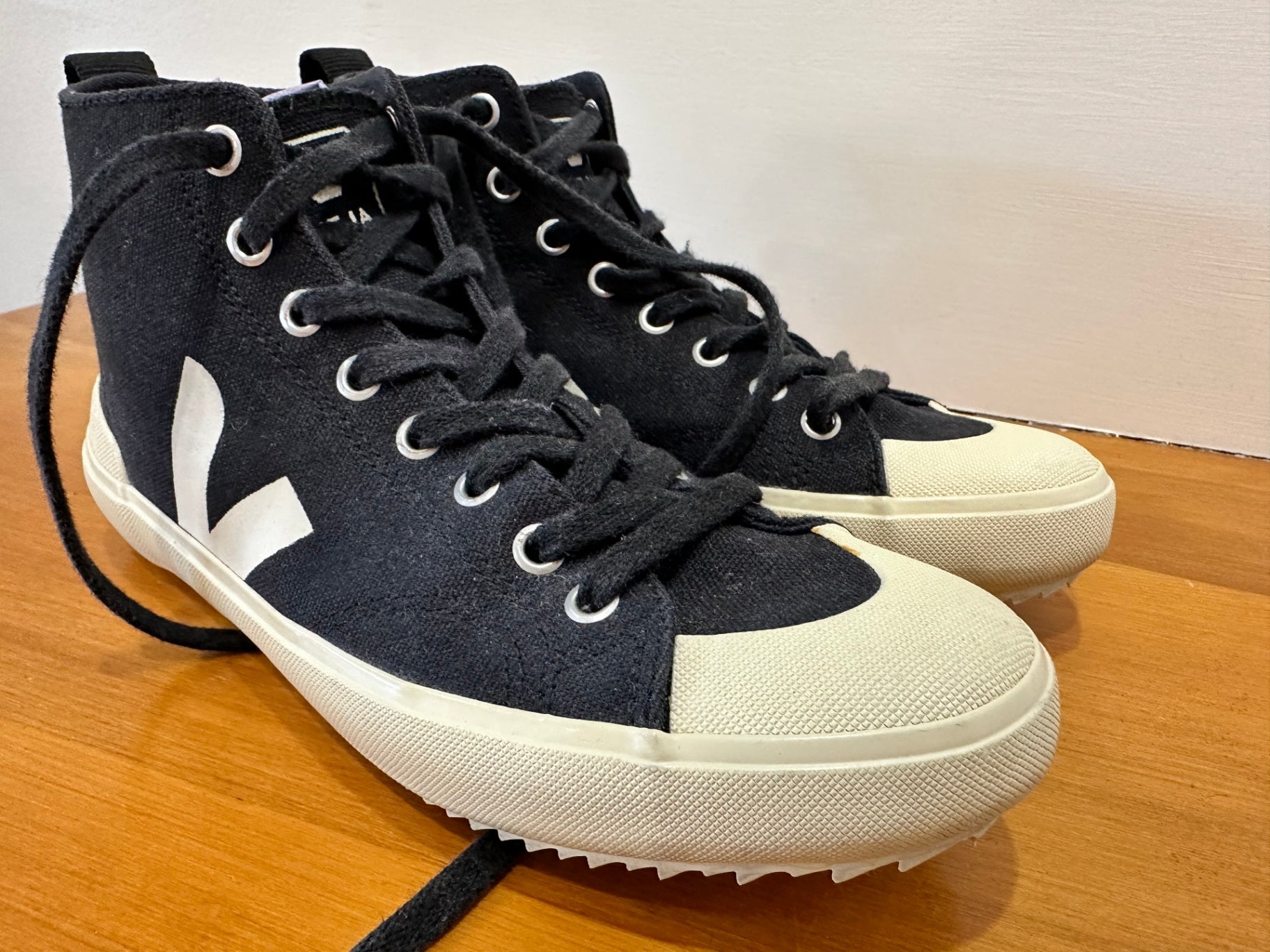 VEJA - High Top Sneakers - Size EU 38 - Black and White