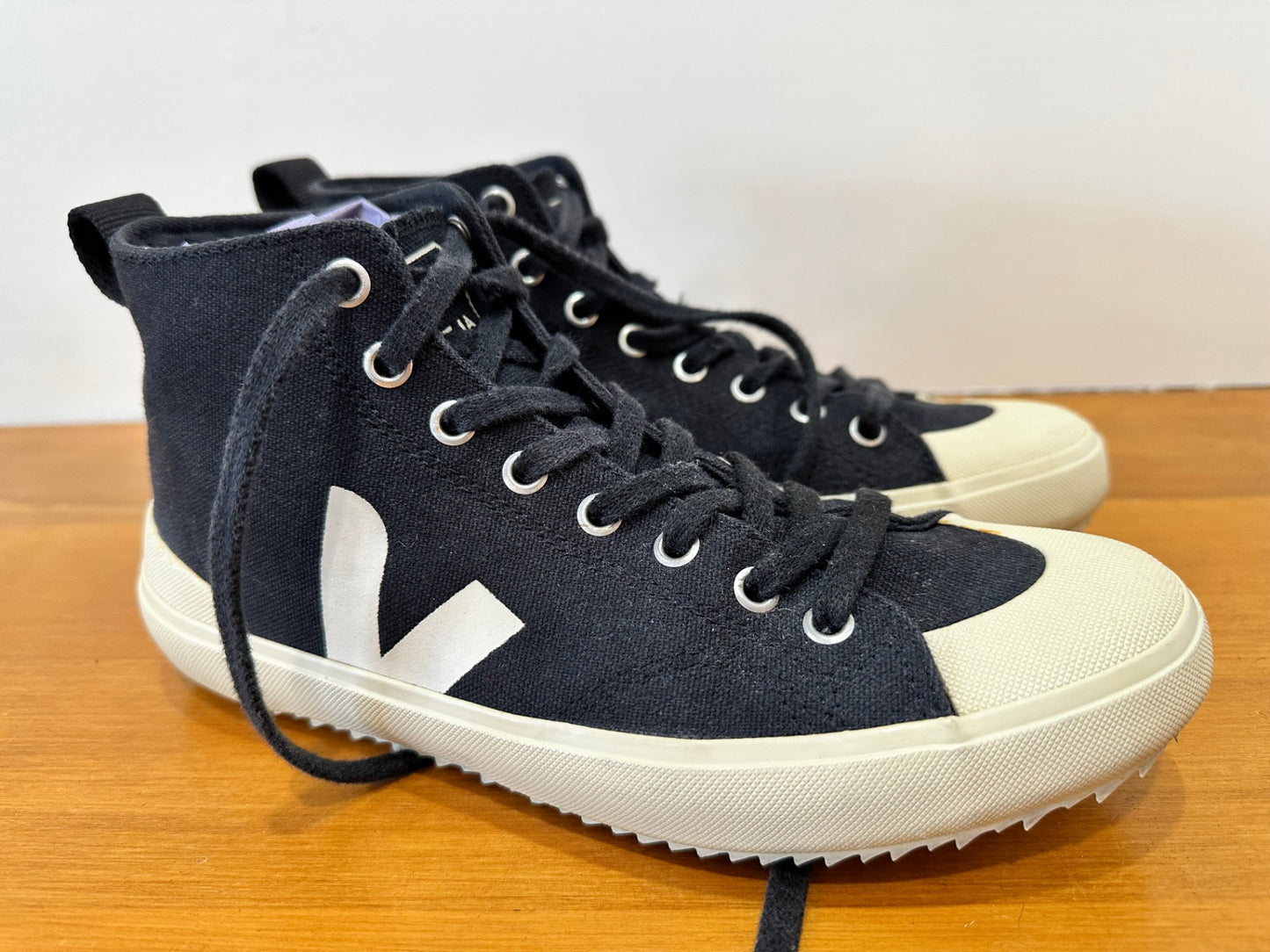 VEJA - High Top Sneakers - Size EU 38 - Black and White