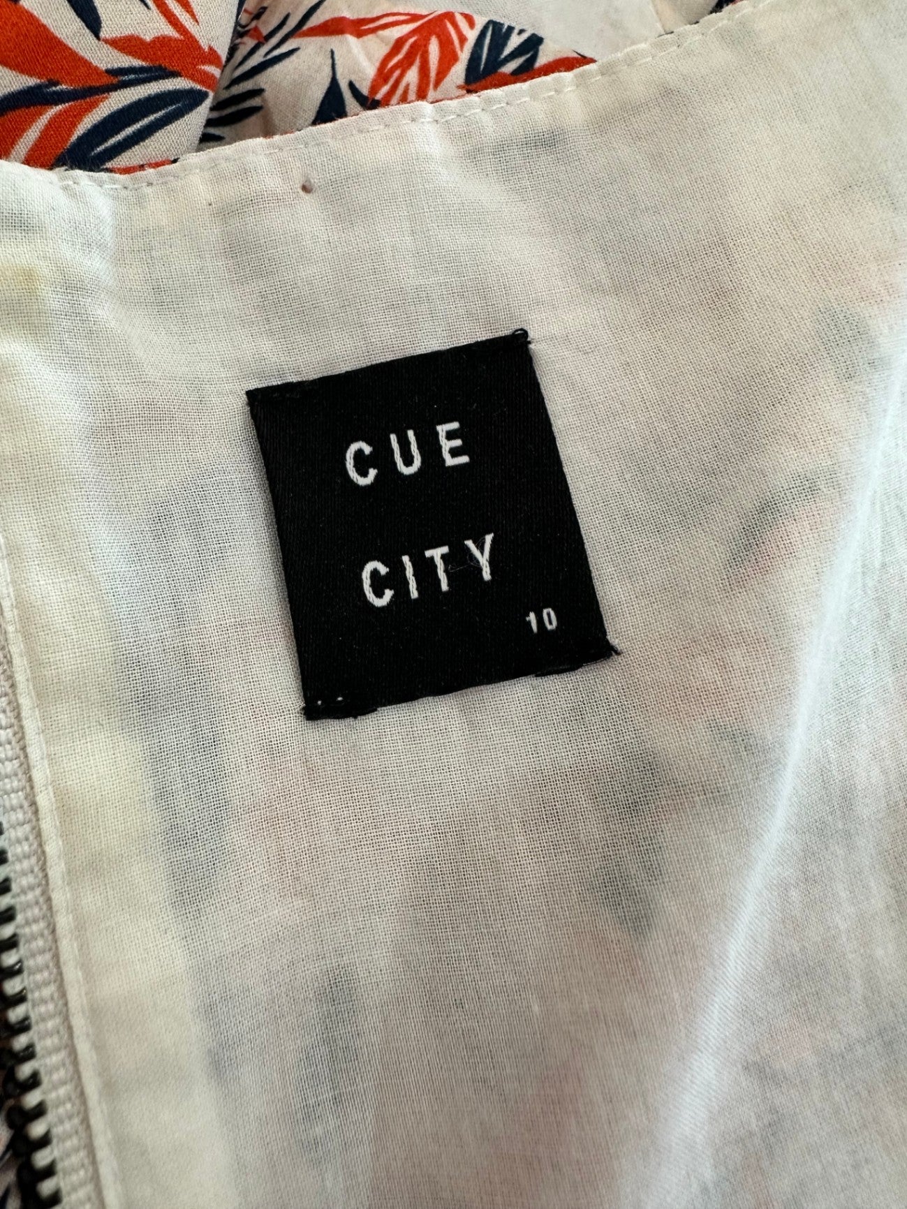Cue City Dress - Size 10 - Cream / Red / Blue [Light Staining]
