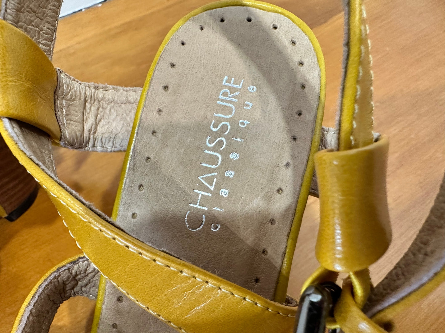 Chaussure Classique Sandals - Size EU 36 - Mustard Yellow