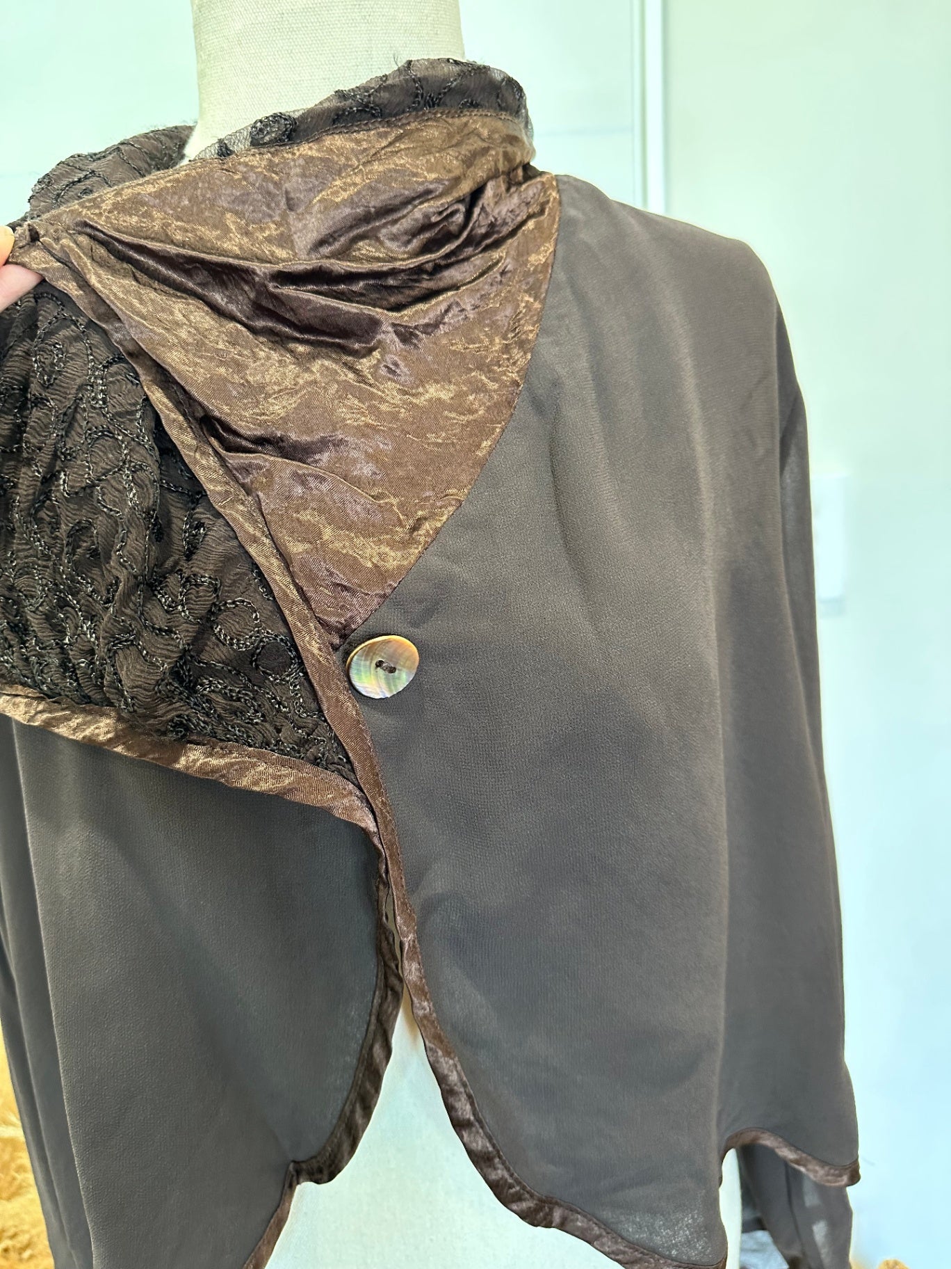 Studio Works - Lightweight Jacket - Size Medium / Large - Choc Brown