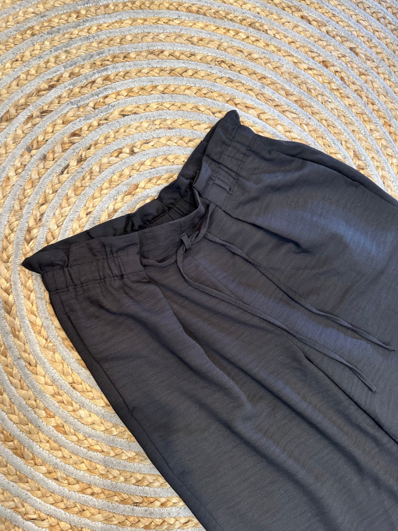 Mineral - Wide leg pants - Size 10 - Black