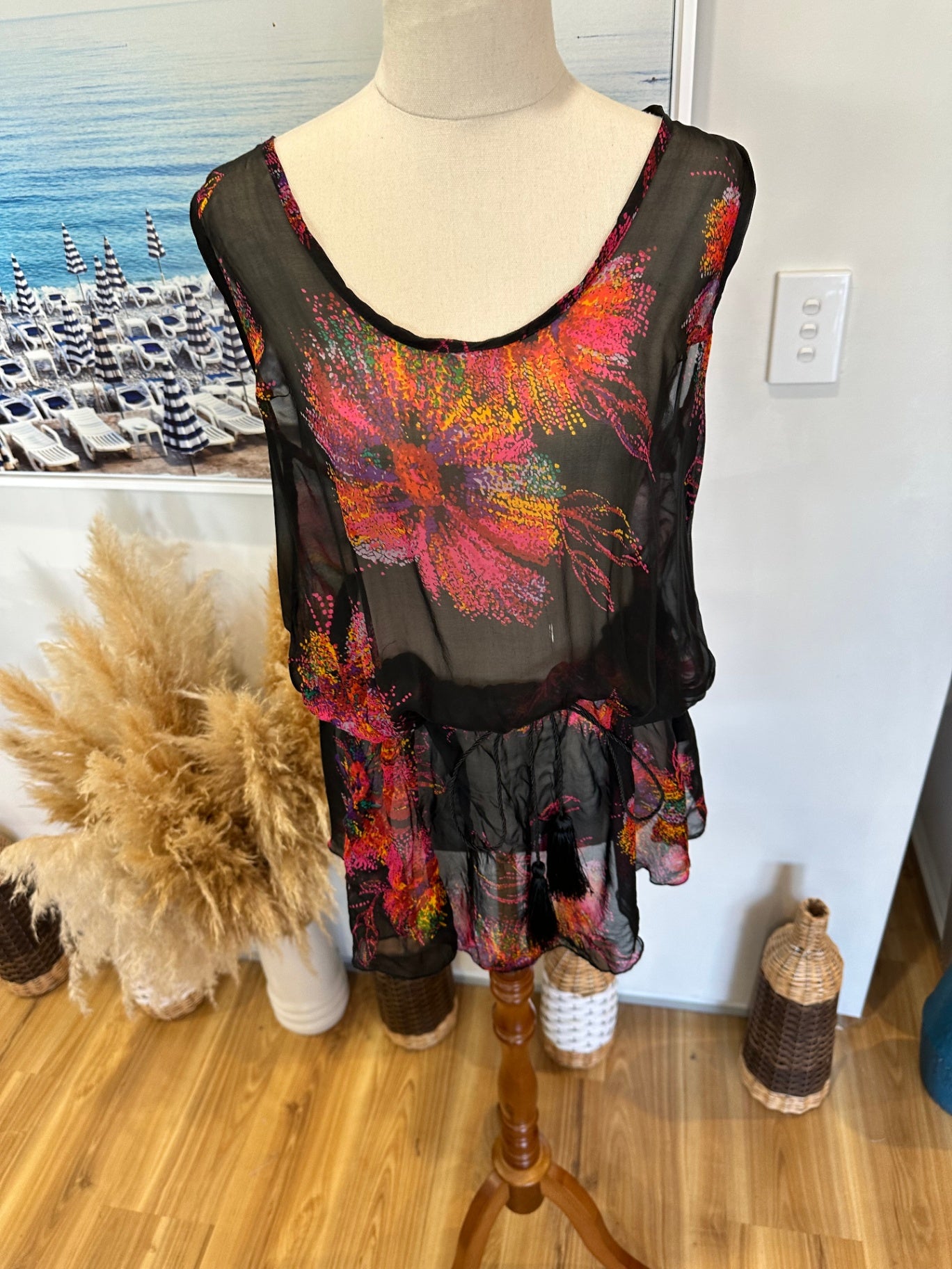 Doosh - Silk Top - Size 10 - Black w Bright Pink Fireworks