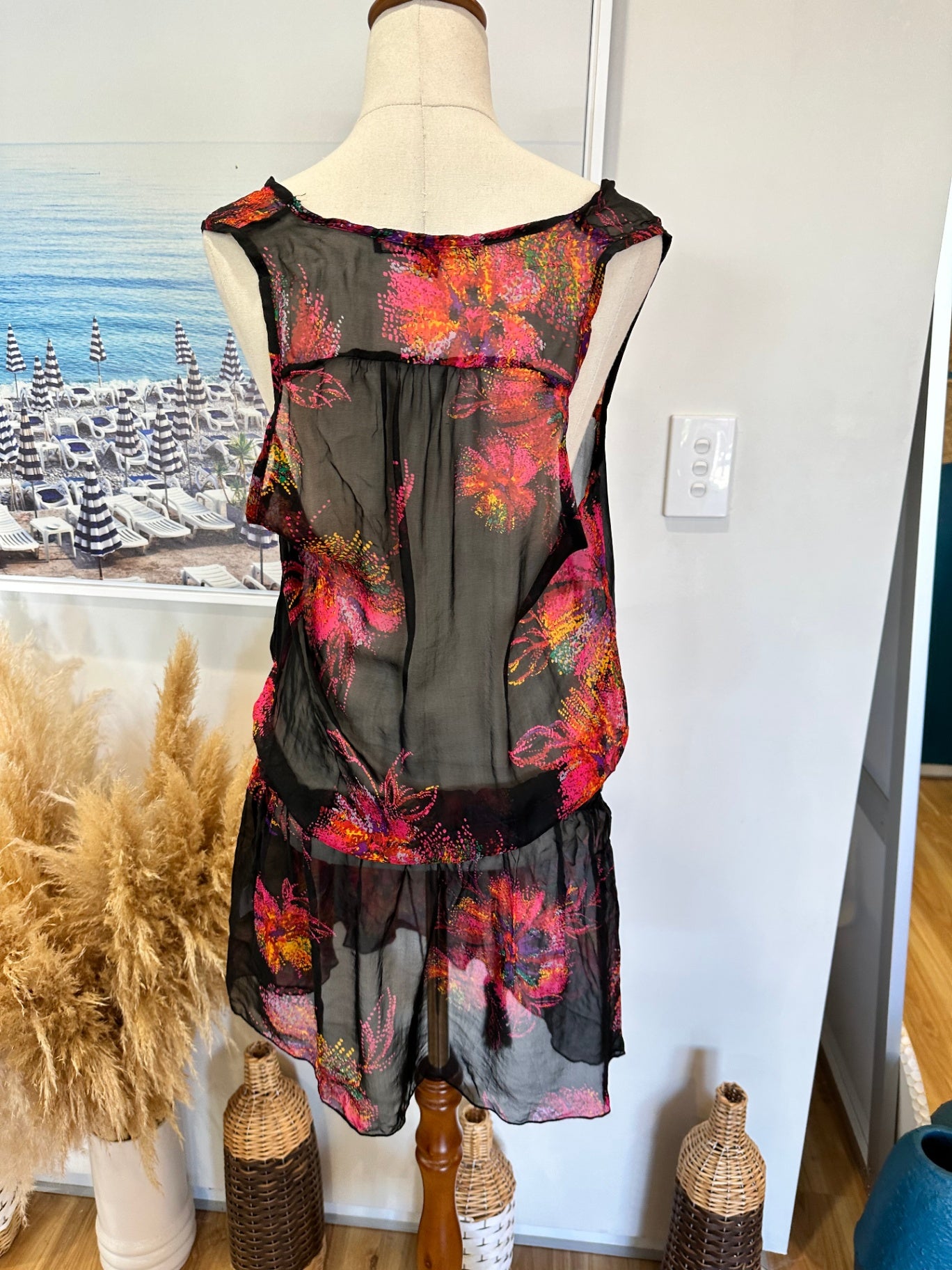 Doosh - Silk Top - Size 10 - Black w Bright Pink Fireworks