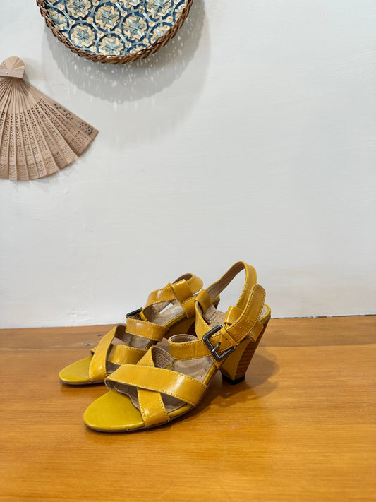 Chaussure Classique Sandals - Size EU 36 - Mustard Yellow