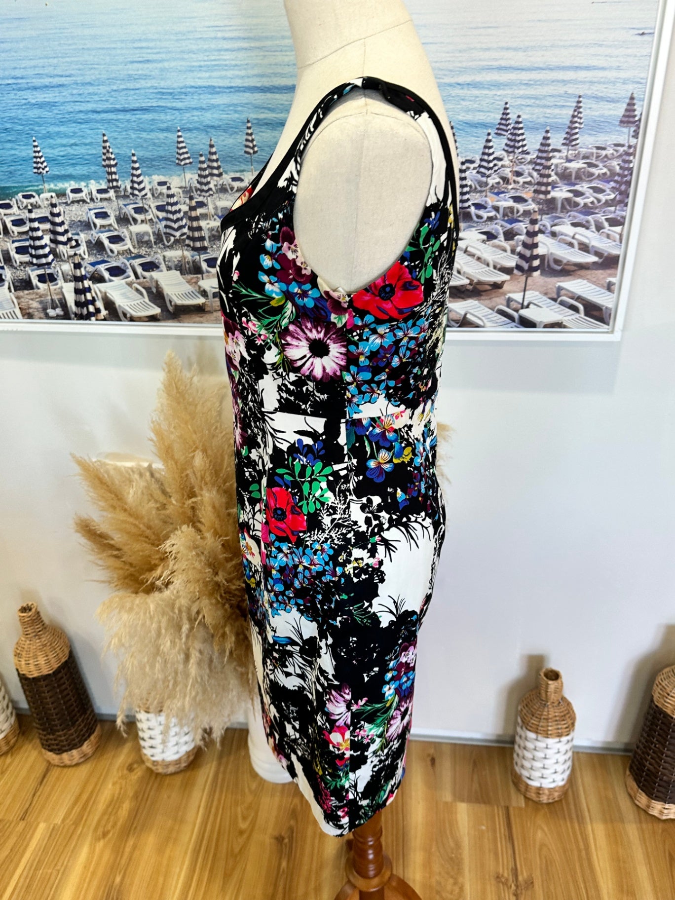[SALE] Max Dress - Size 8 - Black w Florals